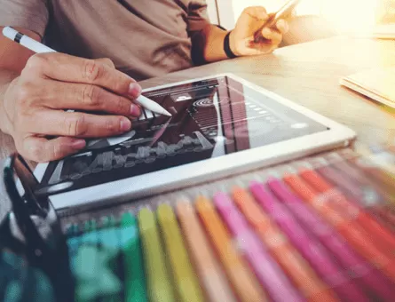 Manual de identidad corporativa y branding consistente